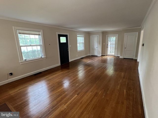 4027 N GLEBE RD, Arlington, VA 22207
