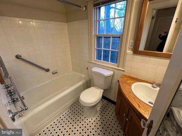 4027 N GLEBE RD, Arlington, VA 22207
