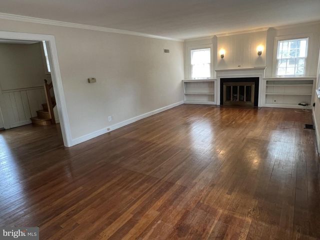 4027 N GLEBE RD, Arlington, VA 22207