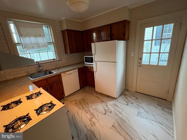 4027 N GLEBE RD, Arlington, VA 22207