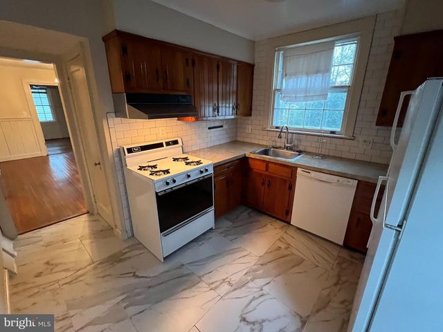 4027 N GLEBE RD, Arlington, VA 22207