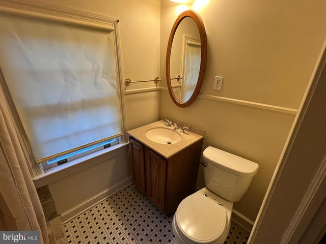 4027 N GLEBE RD, Arlington, VA 22207