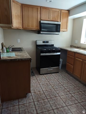4072 S PEACHWOOD DR, West Valley City, UT 84119