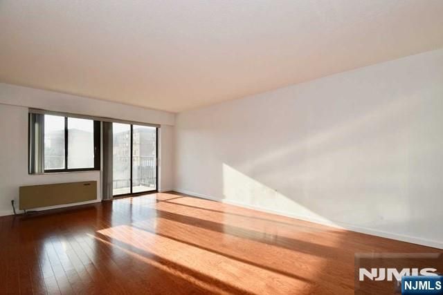 233 12th 2A, Palisades Park, NJ 07650