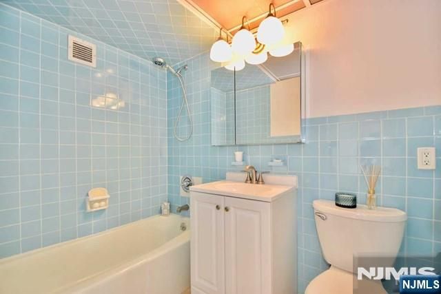 233 12th 2A, Palisades Park, NJ 07650