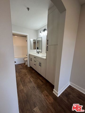 7660 Beverly Boulevard 408, Los Angeles, CA 90036