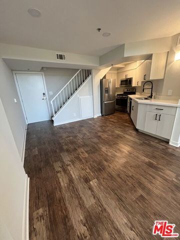 7660 Beverly Boulevard 408, Los Angeles, CA 90036