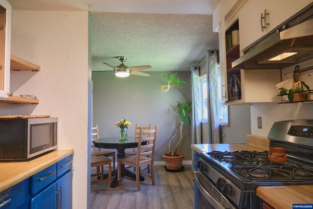 5555 Salinas Ct S, Salem, OR 97306