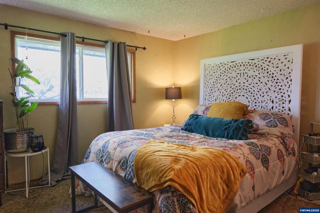 5555 Salinas Ct S, Salem, OR 97306