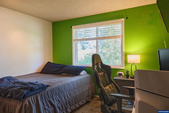 5555 Salinas Ct S, Salem, OR 97306