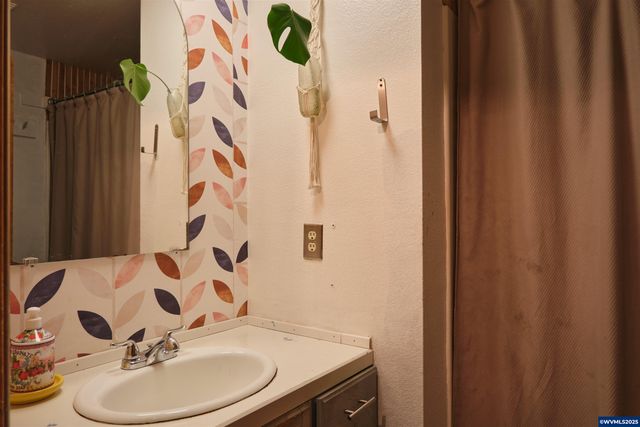 5555 Salinas Ct S, Salem, OR 97306