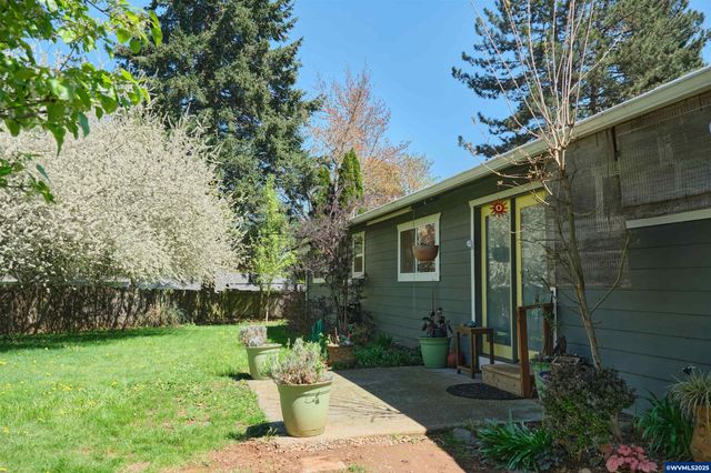 5555 Salinas Ct S, Salem, OR 97306