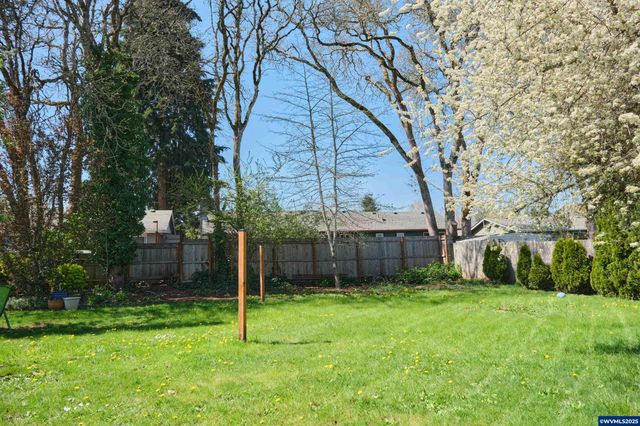 5555 Salinas Ct S, Salem, OR 97306