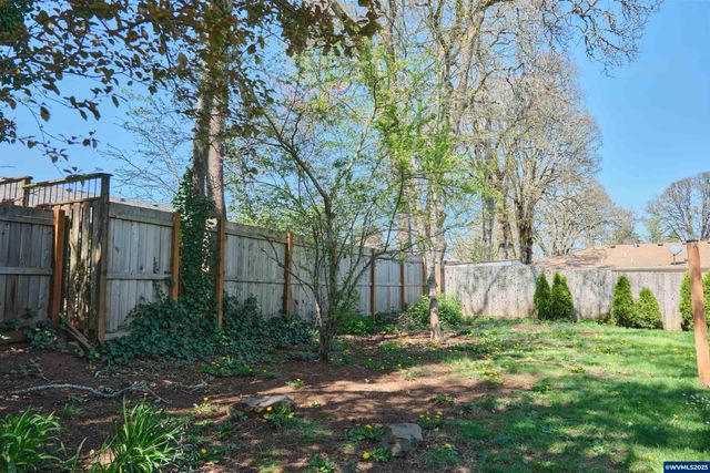 5555 Salinas Ct S, Salem, OR 97306