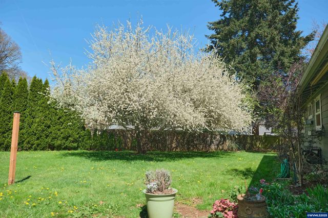 5555 Salinas Ct S, Salem, OR 97306