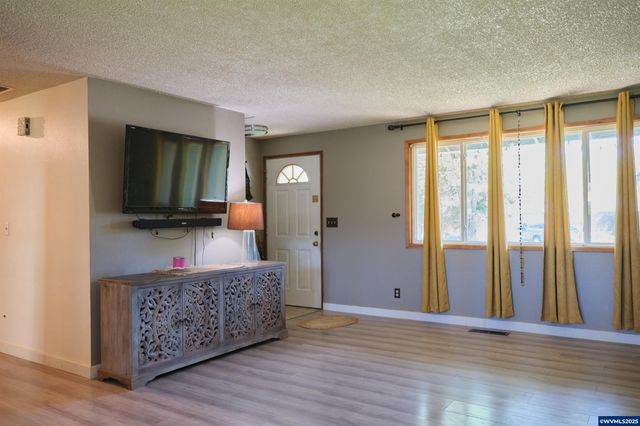 5555 Salinas Ct S, Salem, OR 97306