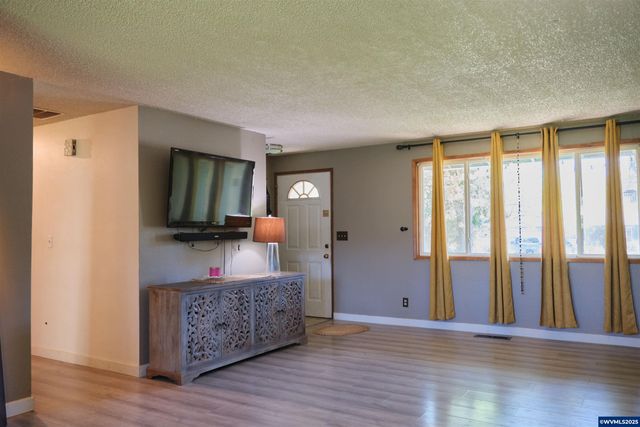 5555 Salinas Ct S, Salem, OR 97306