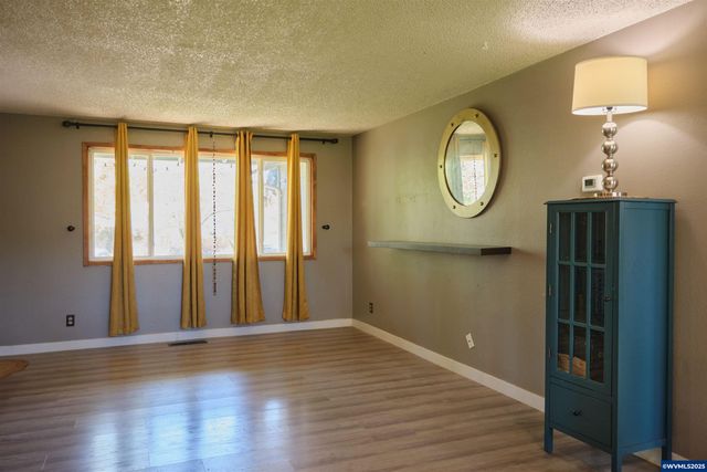 5555 Salinas Ct S, Salem, OR 97306