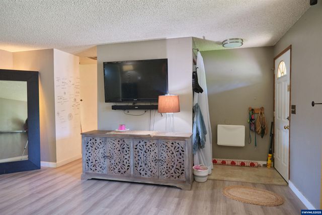 5555 Salinas Ct S, Salem, OR 97306