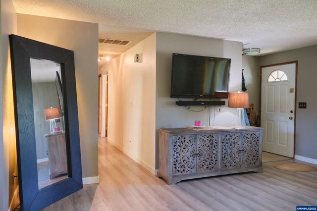 5555 Salinas Ct S, Salem, OR 97306