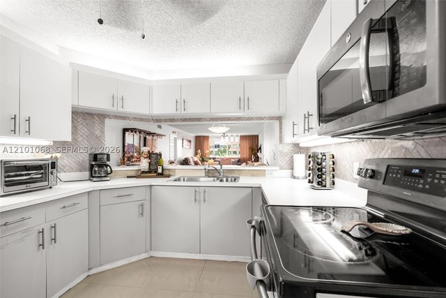10133 NW 24th Pl 303, Sunrise, FL 33322