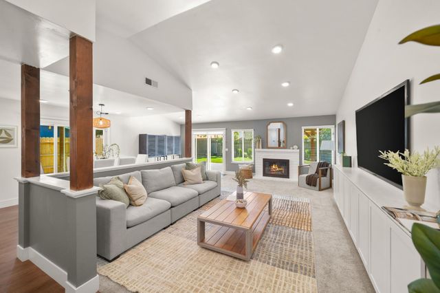 8936 Castle Park Dr, Elk Grove, CA 95624