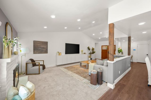 8936 Castle Park Dr, Elk Grove, CA 95624