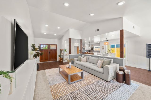 8936 Castle Park Dr, Elk Grove, CA 95624