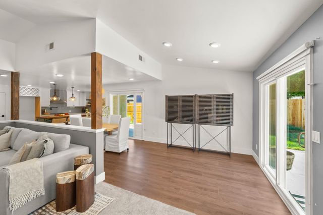 8936 Castle Park Dr, Elk Grove, CA 95624