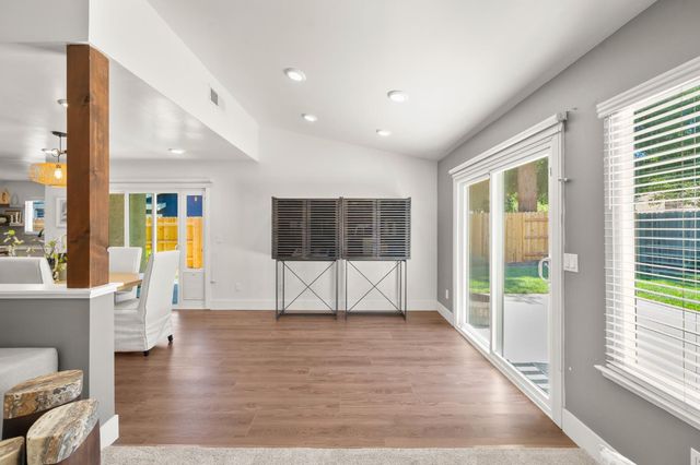8936 Castle Park Dr, Elk Grove, CA 95624