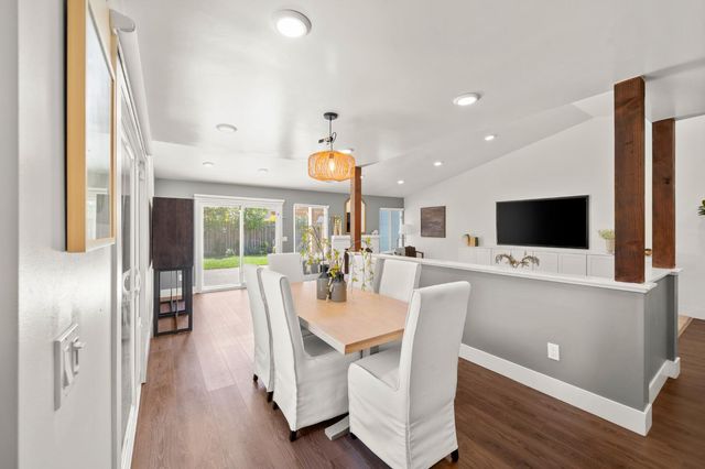 8936 Castle Park Dr, Elk Grove, CA 95624