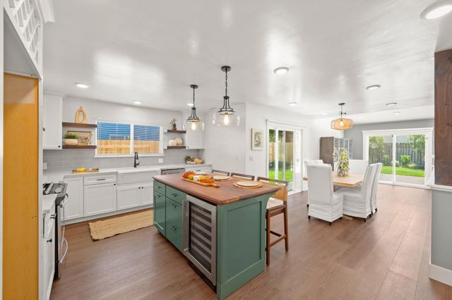 8936 Castle Park Dr, Elk Grove, CA 95624