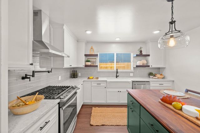 8936 Castle Park Dr, Elk Grove, CA 95624