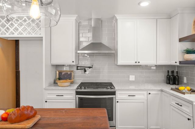 8936 Castle Park Dr, Elk Grove, CA 95624