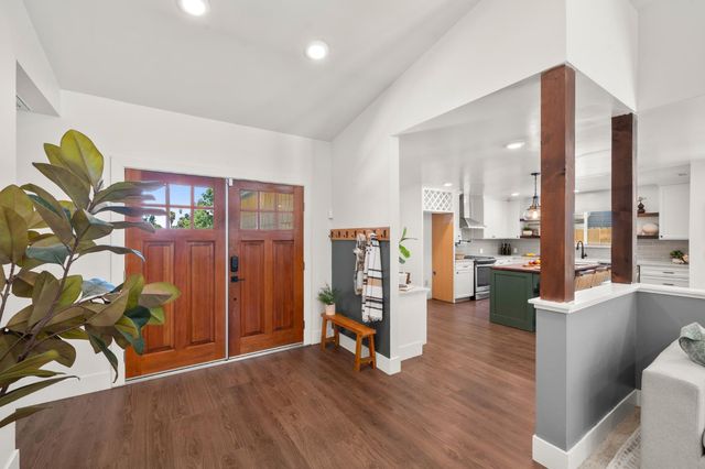 8936 Castle Park Dr, Elk Grove, CA 95624
