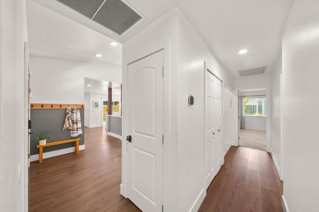 8936 Castle Park Dr, Elk Grove, CA 95624