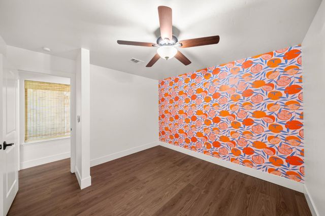 8936 Castle Park Dr, Elk Grove, CA 95624