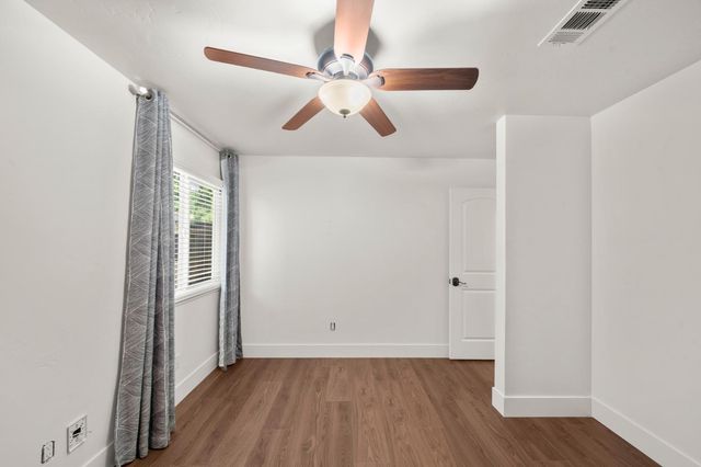 8936 Castle Park Dr, Elk Grove, CA 95624