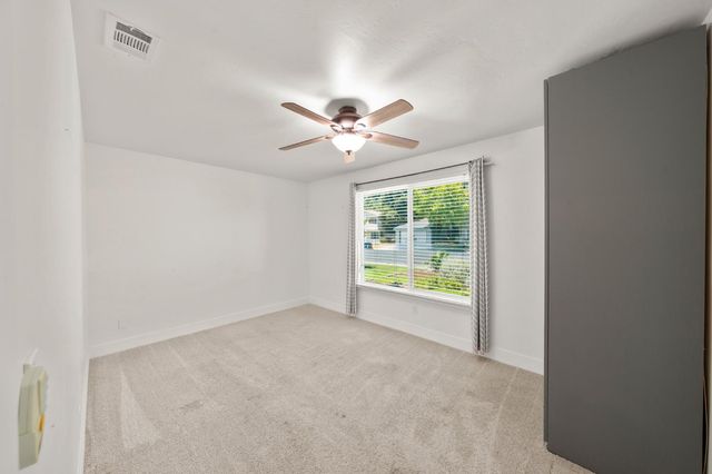 8936 Castle Park Dr, Elk Grove, CA 95624