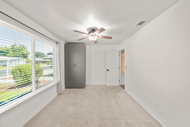 8936 Castle Park Dr, Elk Grove, CA 95624