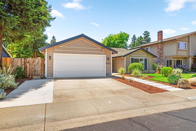 8936 Castle Park Dr, Elk Grove, CA 95624