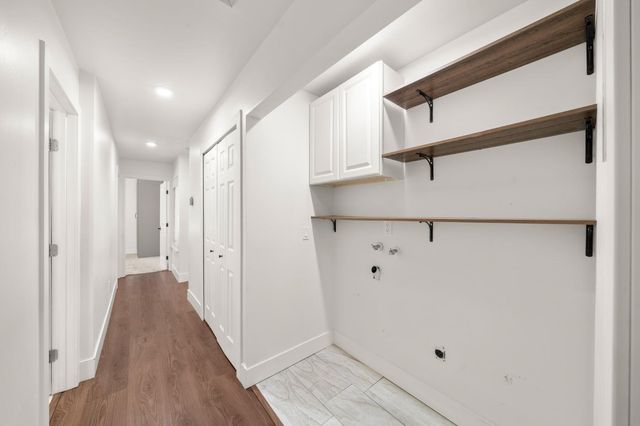 8936 Castle Park Dr, Elk Grove, CA 95624