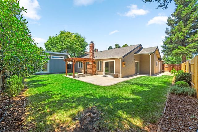 8936 Castle Park Dr, Elk Grove, CA 95624