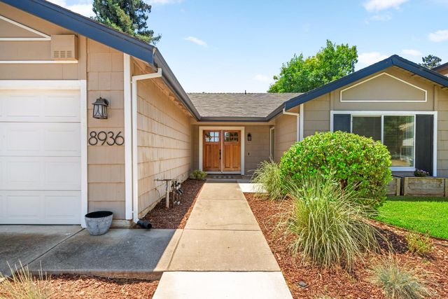 8936 Castle Park Dr, Elk Grove, CA 95624