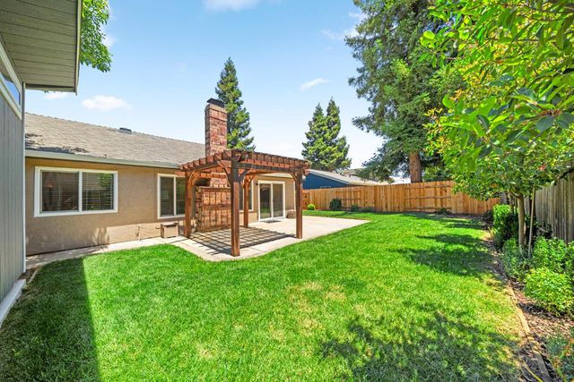 8936 Castle Park Dr, Elk Grove, CA 95624