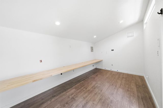 8936 Castle Park Dr, Elk Grove, CA 95624