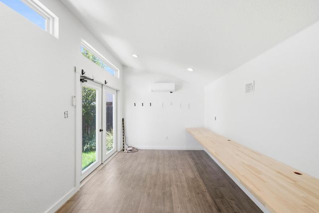 8936 Castle Park Dr, Elk Grove, CA 95624