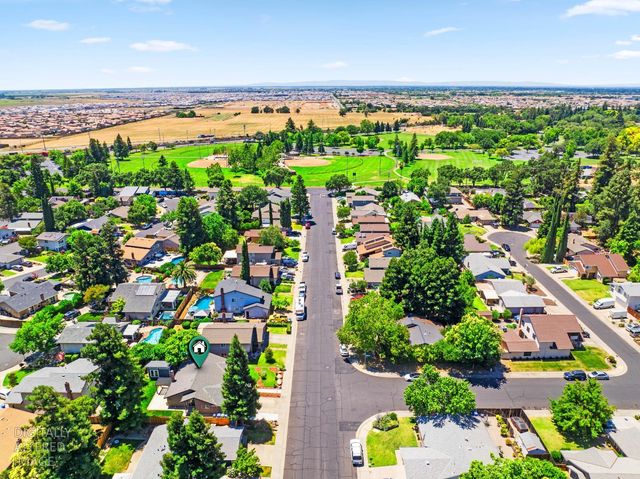 8936 Castle Park Dr, Elk Grove, CA 95624