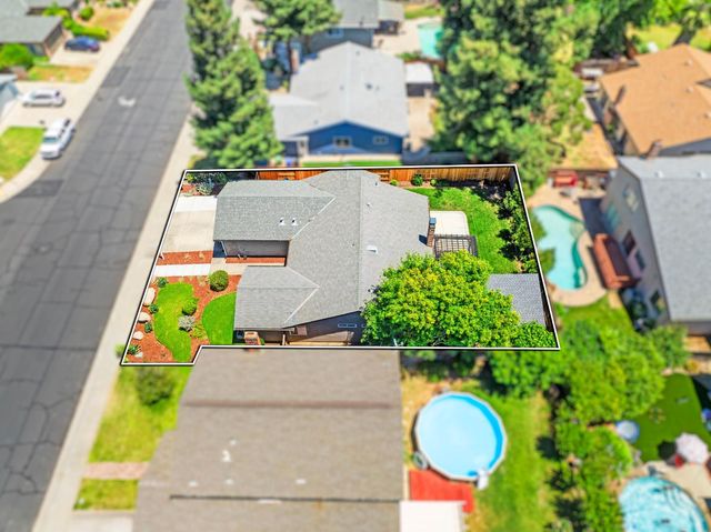 8936 Castle Park Dr, Elk Grove, CA 95624