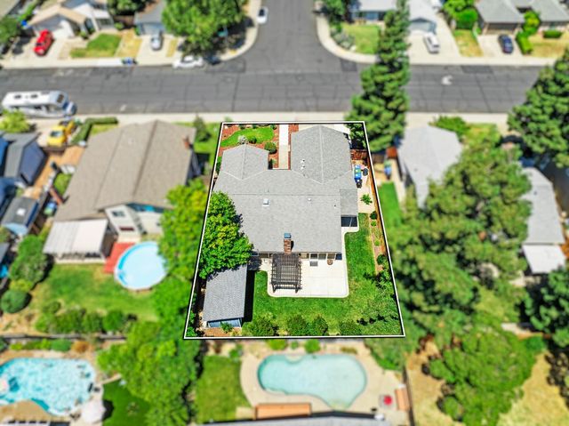 8936 Castle Park Dr, Elk Grove, CA 95624